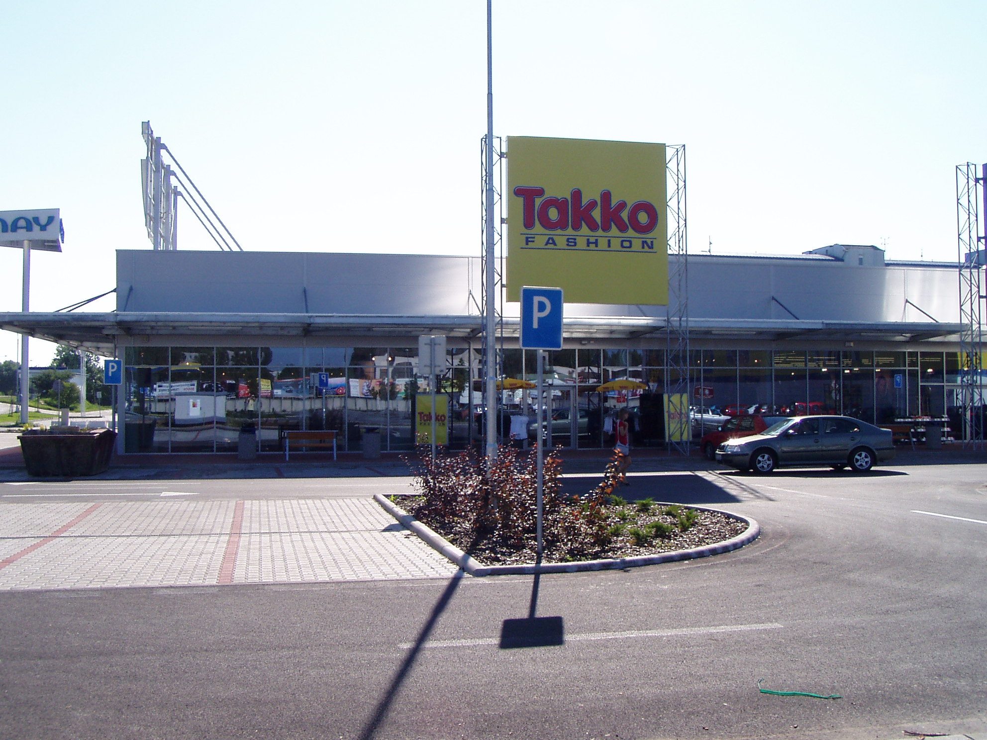 Nákupné stredisko Family Center Komárno / obchodné centrá - Magasépítés