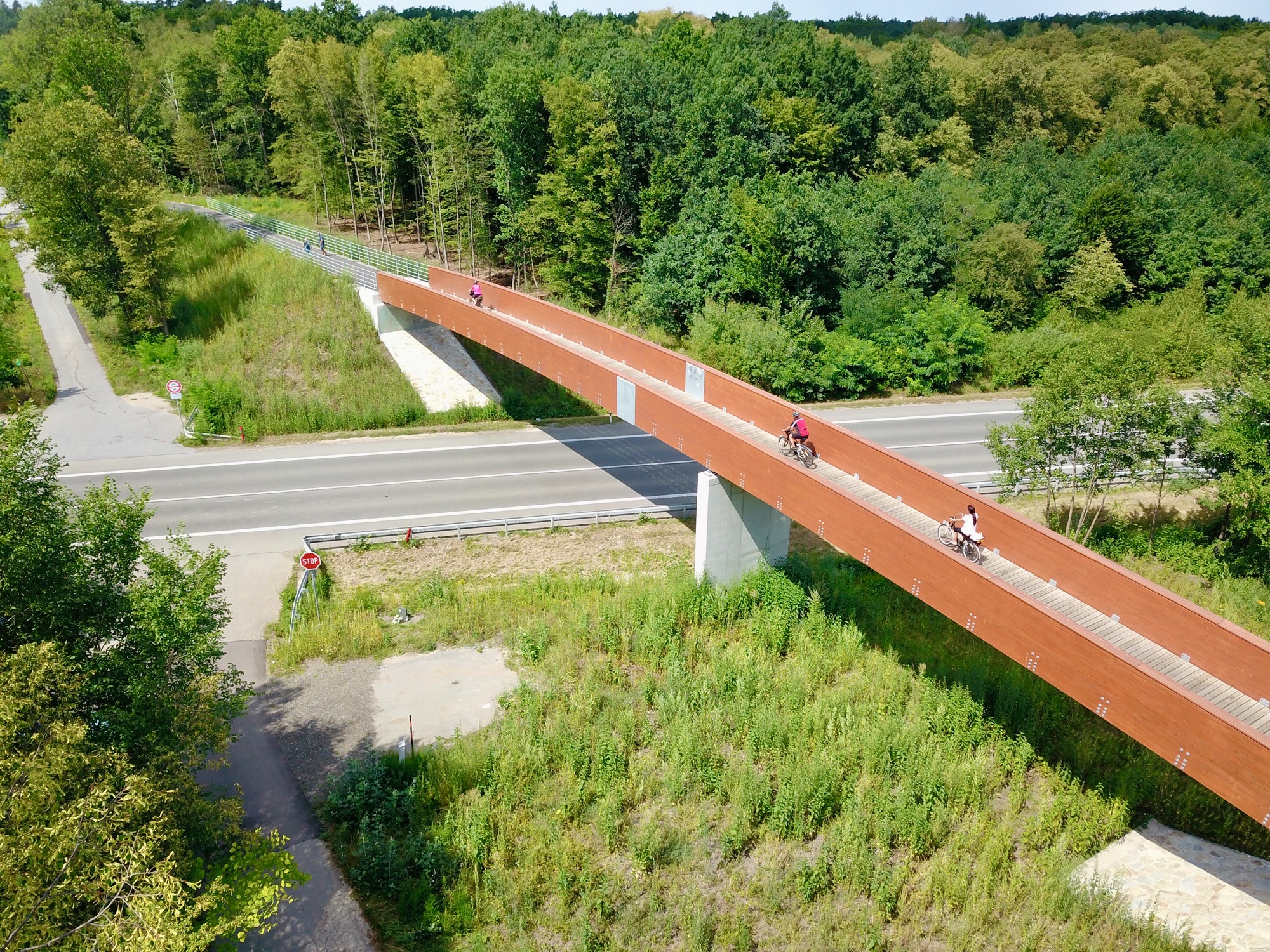 Hodonín – přemostění silnice I/55 – stavba lávky pro cyklisty a chodce - Út- és hídépítés