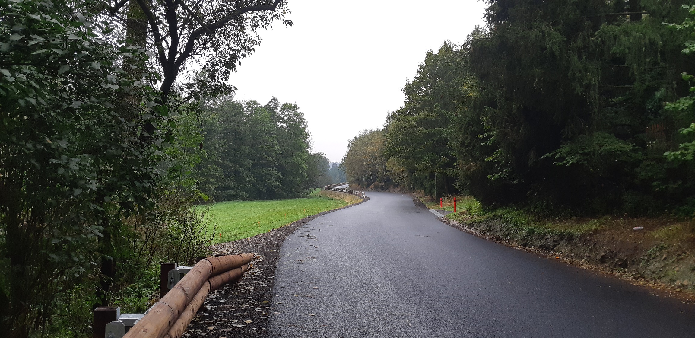 Trhová Kamenice – vybudování stezky pro chodce a cyklisty    - Út- és hídépítés