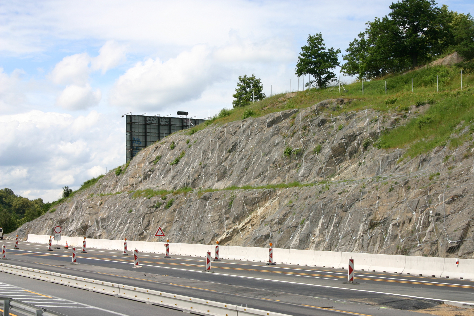 Dálnice D1 – sanace skalních zářezů v rámci modernizace D1 (úsek 19)    - Speciális kompetenciáink