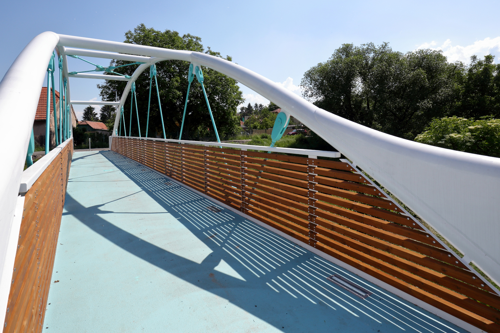 Radim – stavba lávky pro pěší a cyklisty přes řeku Výrovku - Út- és hídépítés