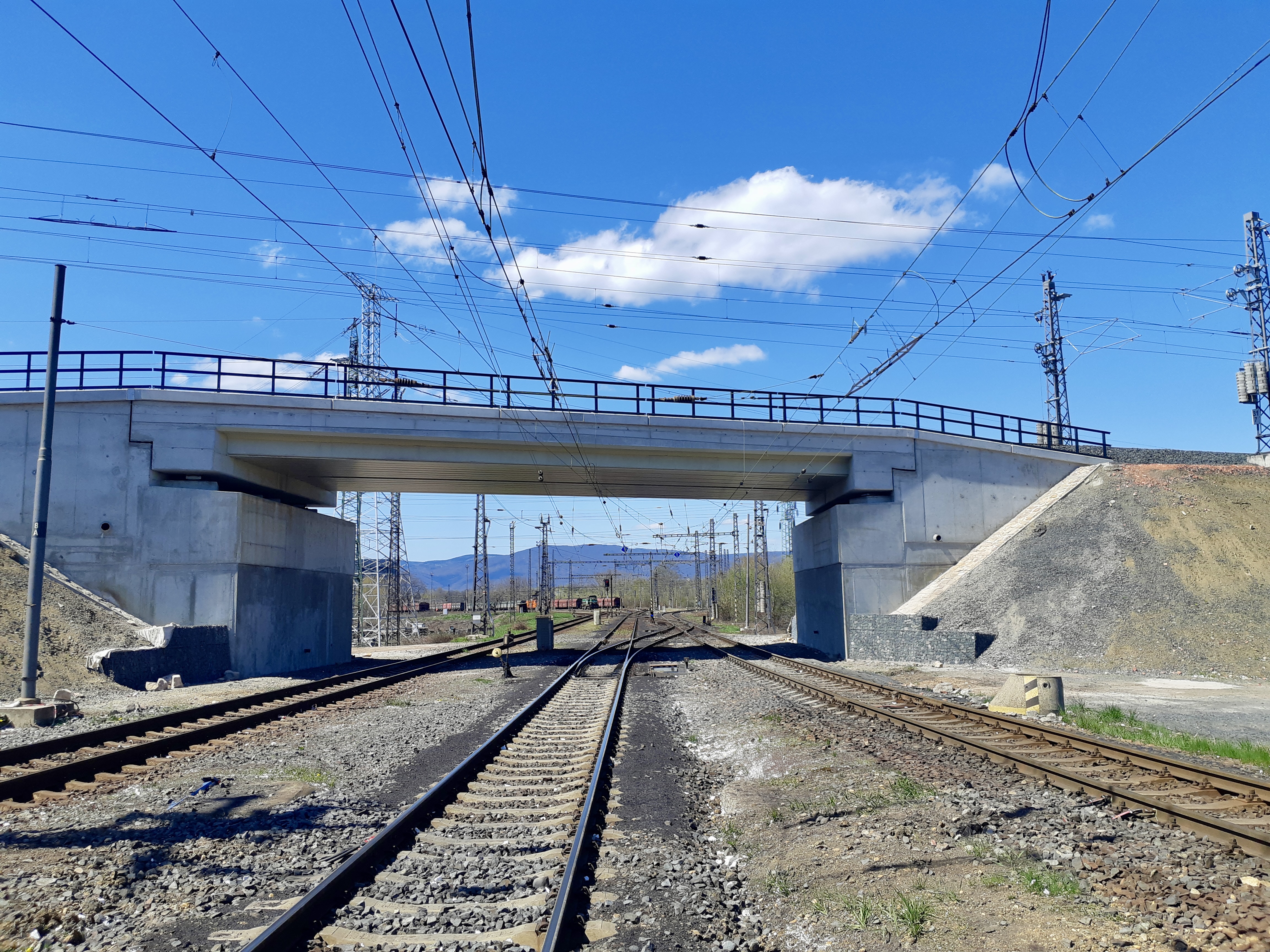 Zvýšení traťové rychlosti v úseku Oldřichov u Duchcova – Bílina – rekonstrukce mostu - Út- és hídépítés