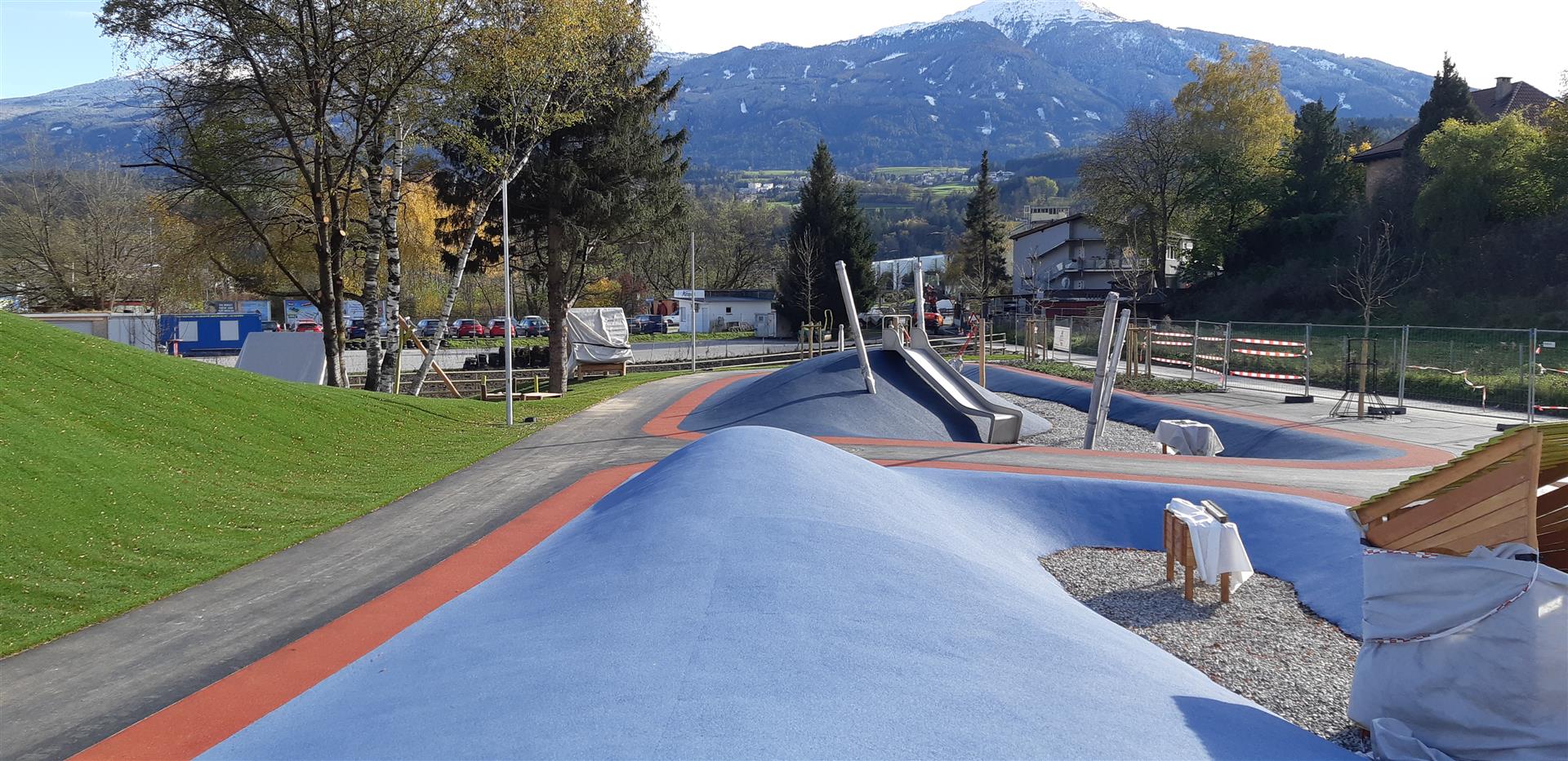 Freizeitpark, Innsbruck - Mélyépítés