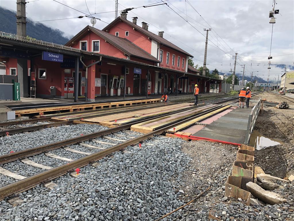 Bahnhofsumbau, Schwaz - Vasútépítés