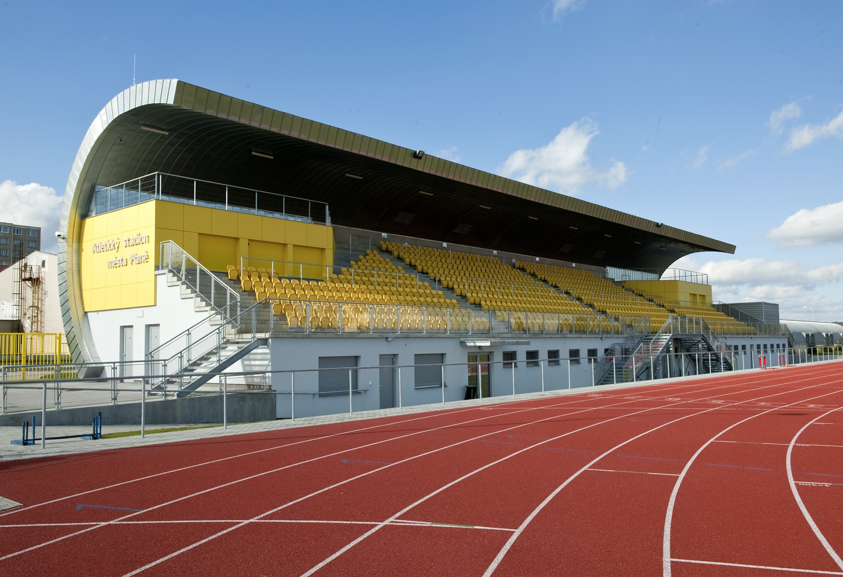 Atletický stadion Štruncovy sady - Magasépítés