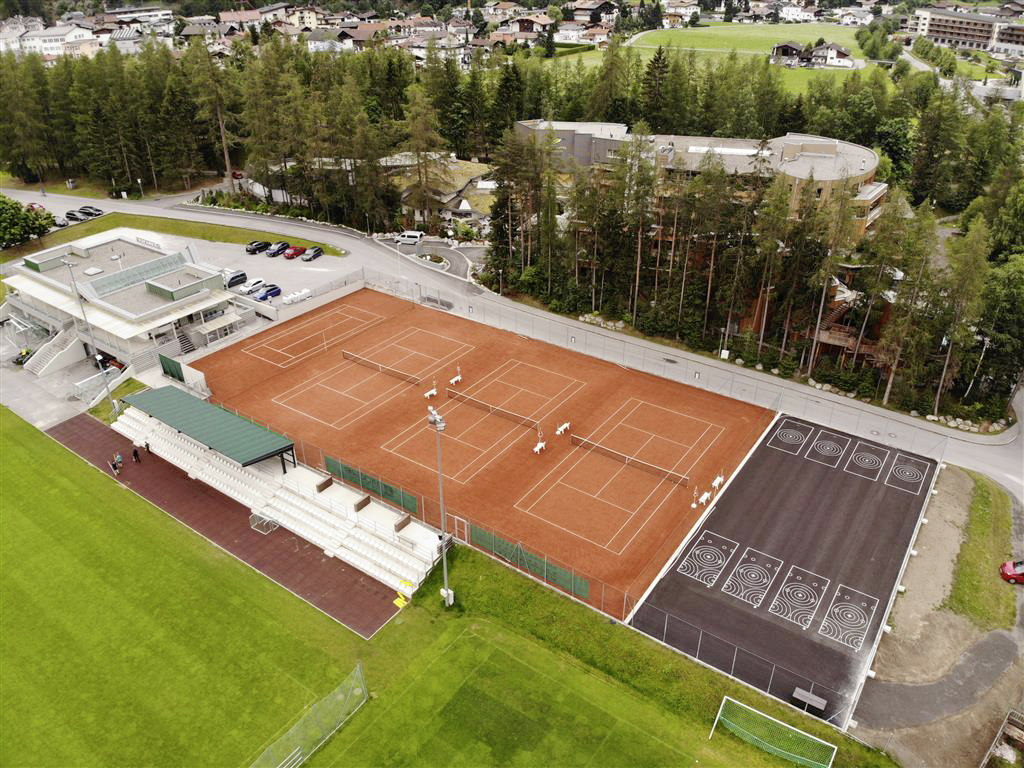 Tennisplatz, Längenfeld - Mélyépítés