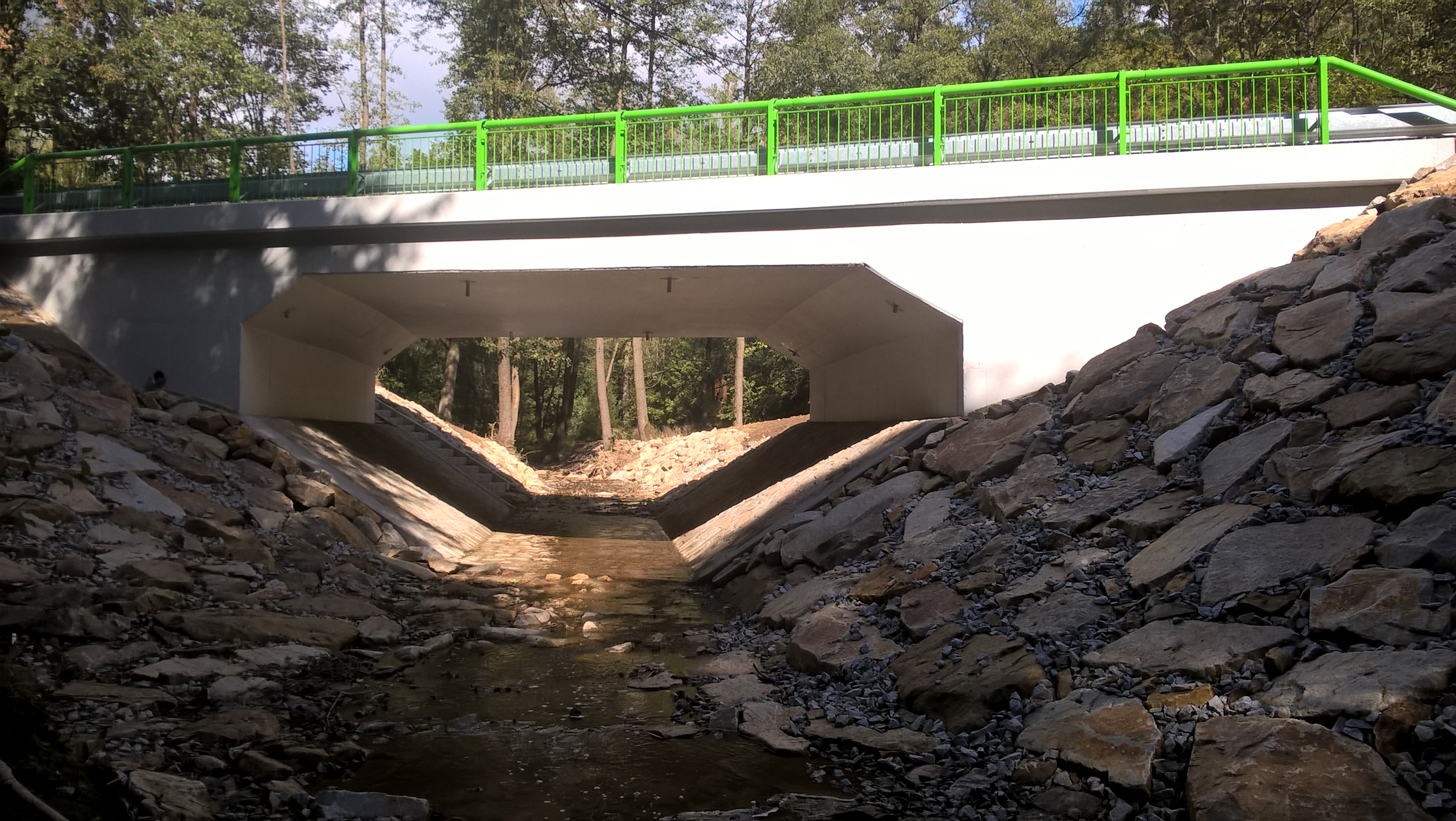 Silnice II/151 – rekonstrukce mostu v Liščích Horách před Dačicemi - Út- és hídépítés