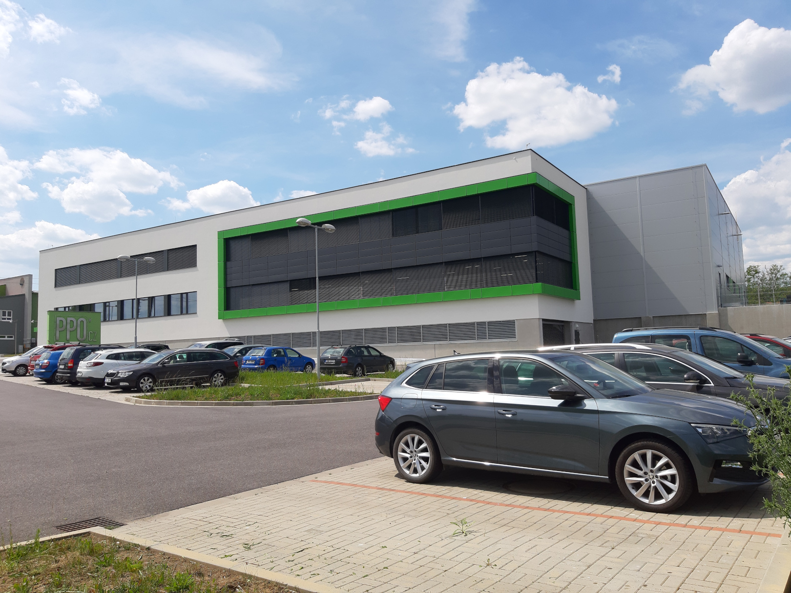 Znojmo – výrobní hala a vývojové centrum  PPO Group CZ - Magasépítés