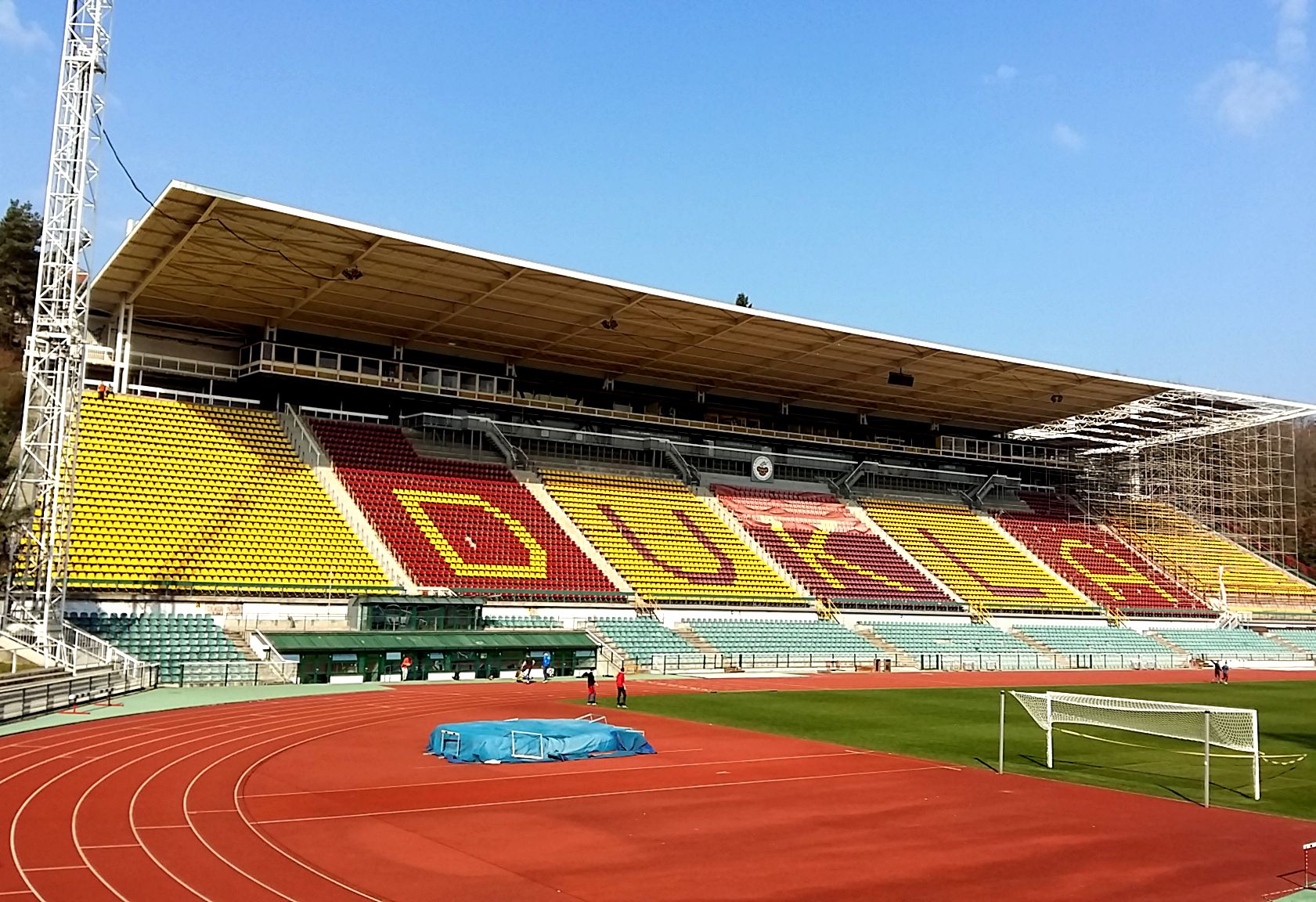 Stadion Juliska rekonstrukce tribuny - Magasépítés