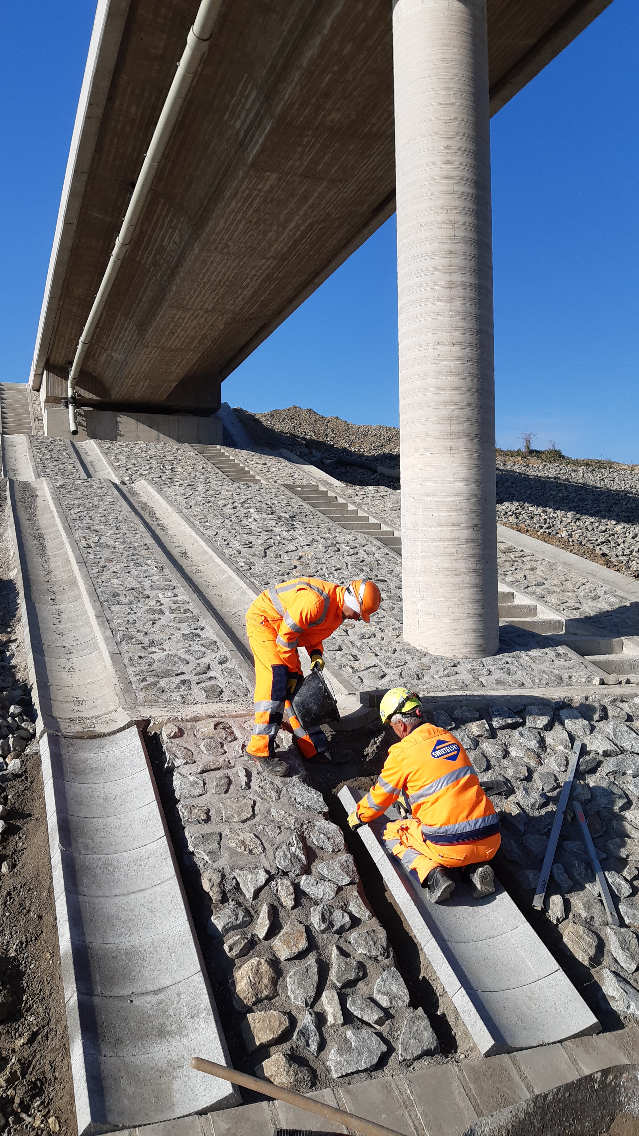 218-00 Most v km 10,630 na prístupovej ceste nad diaľnicou D1 Budimír - Bidovce (93,80 m) - Út- és hídépítés