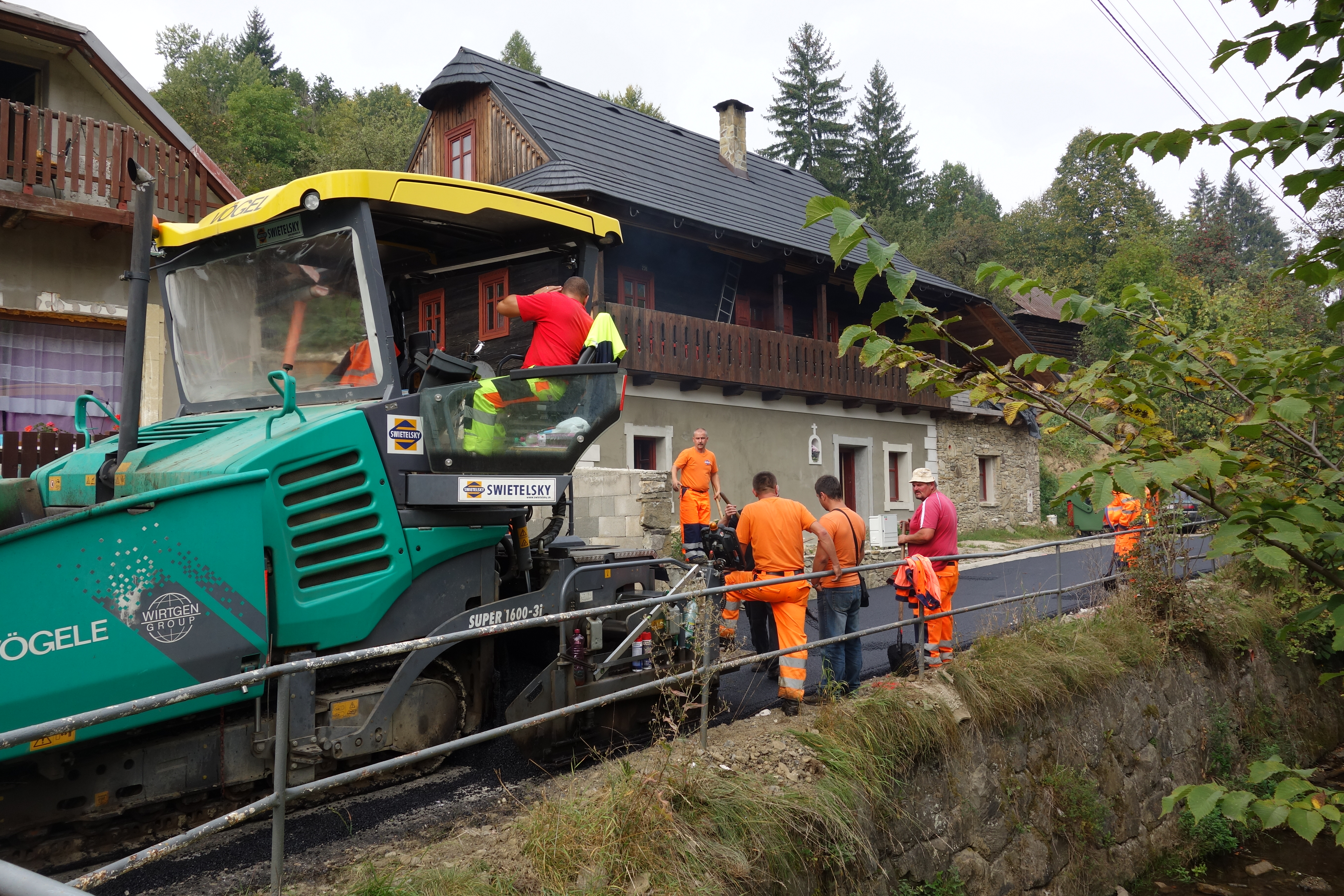 Rekonštrukcia miestny komunikácii v obci Kolárovice - Út- és hídépítés