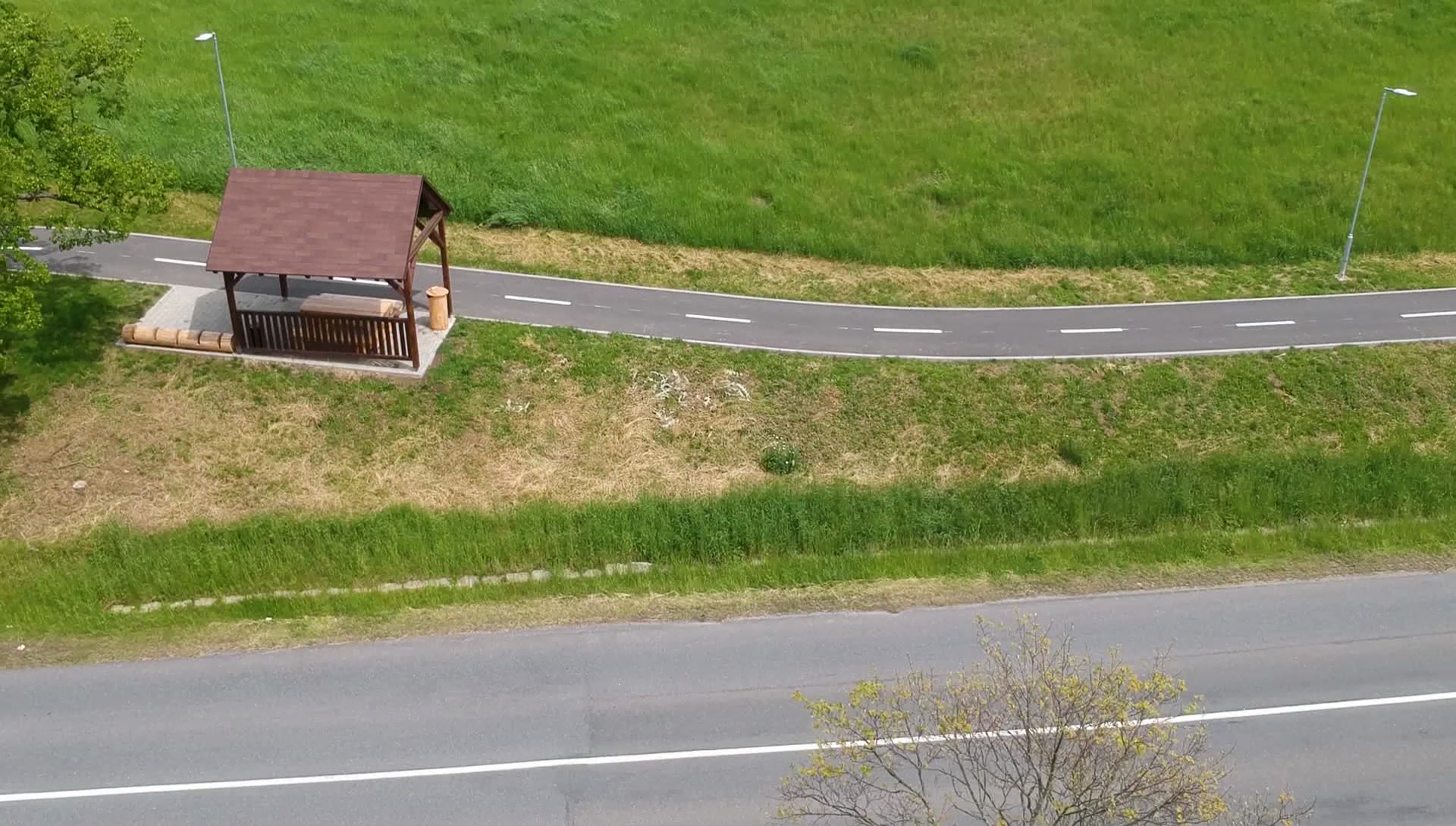  Stezka pro chodce a cyklisty v úseku Hřivínův Újezd – Kaňovice - Út- és hídépítés