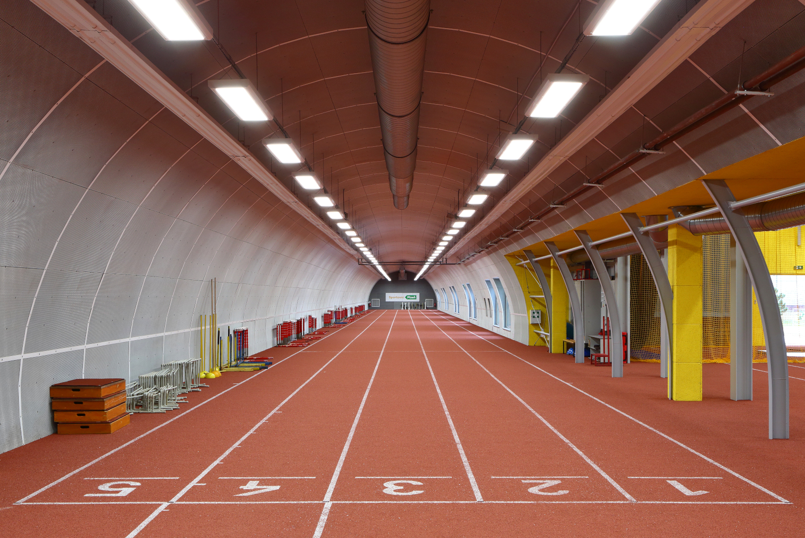 Plzeň, atletický stadion Skvrňany – rozšíření stávající rozcvičovny - Magasépítés