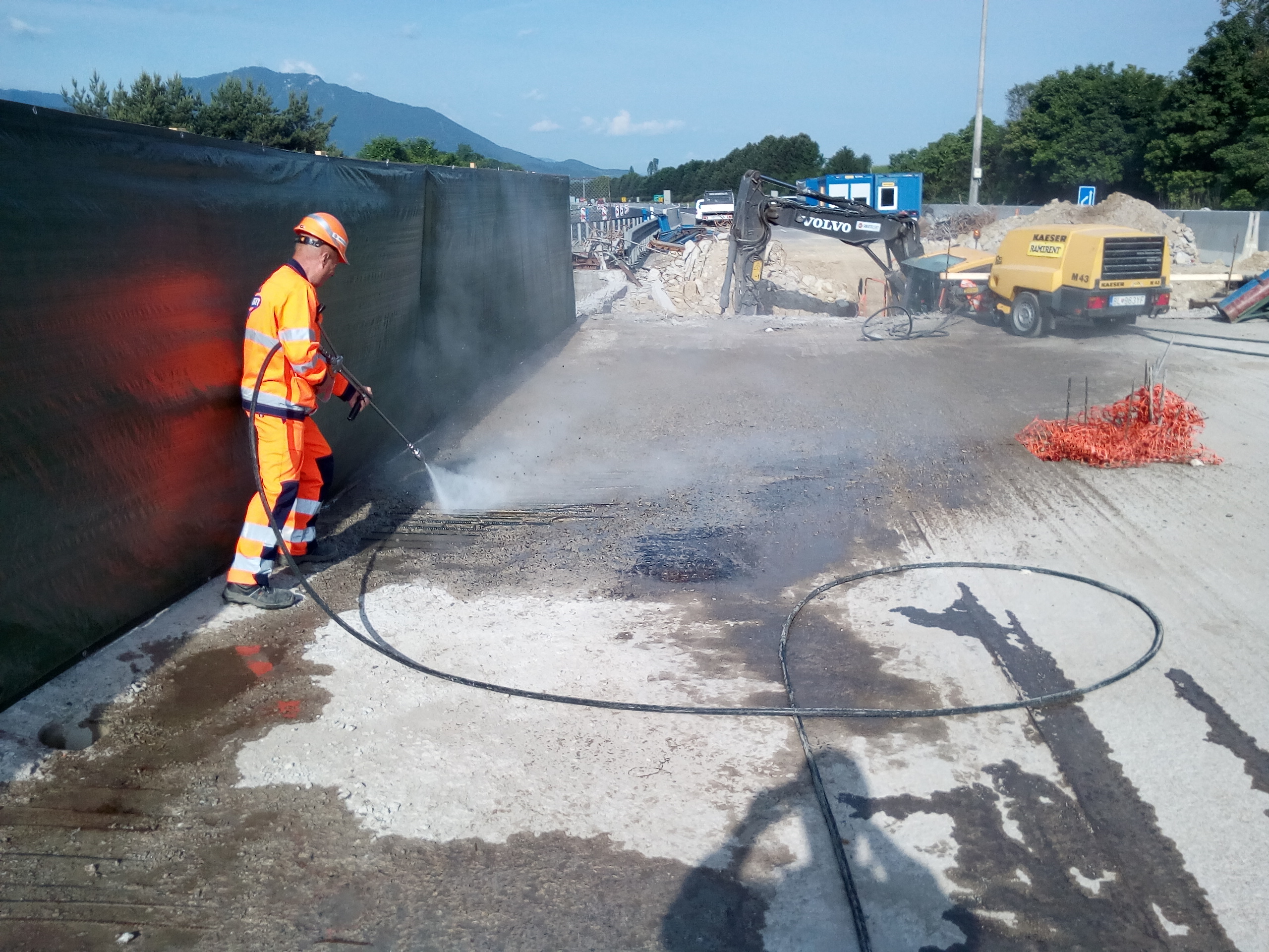 Vysokotlakové čistenie a búranie betónových konštrukcií vodným lúčom - Speciális kompetenciáink