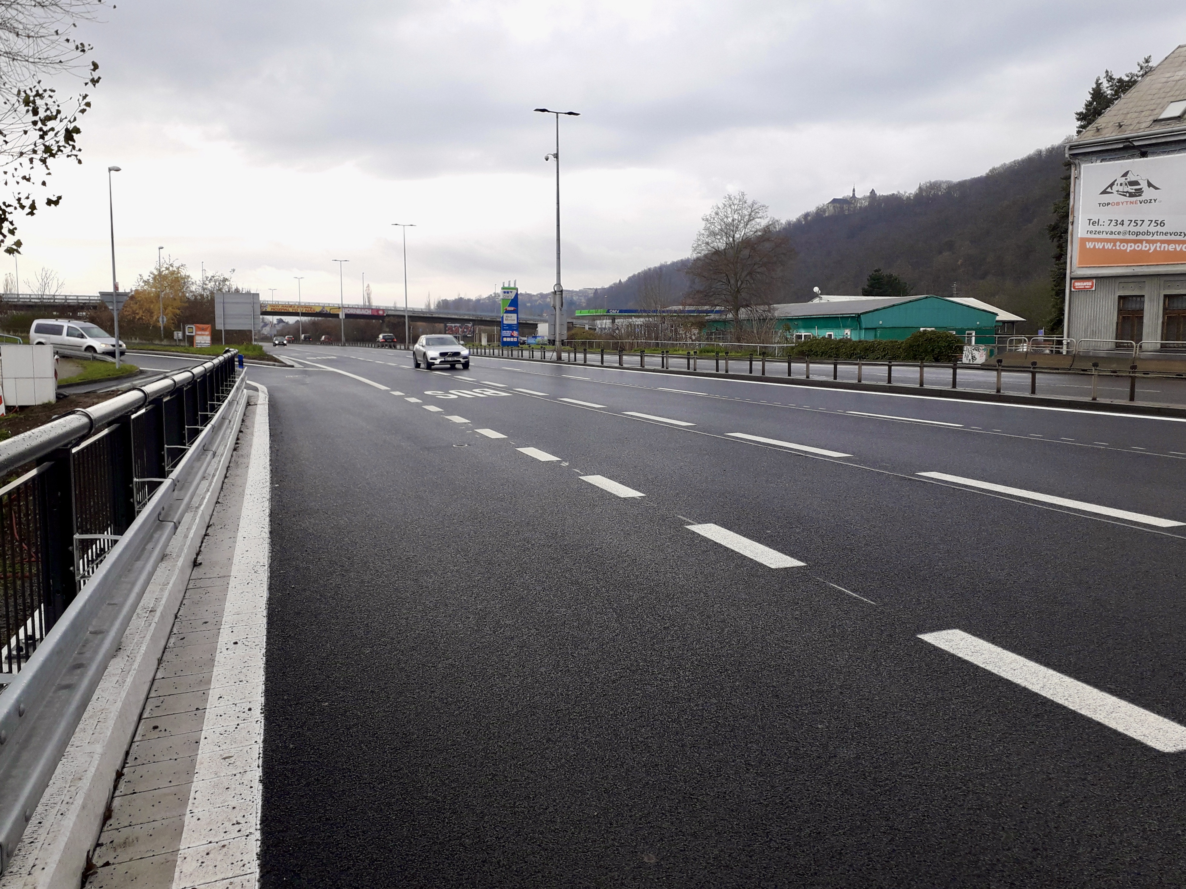 Praha 5 – rozšíření ul. Strakonická, výstavba vyhrazeného pruhu - Út- és hídépítés