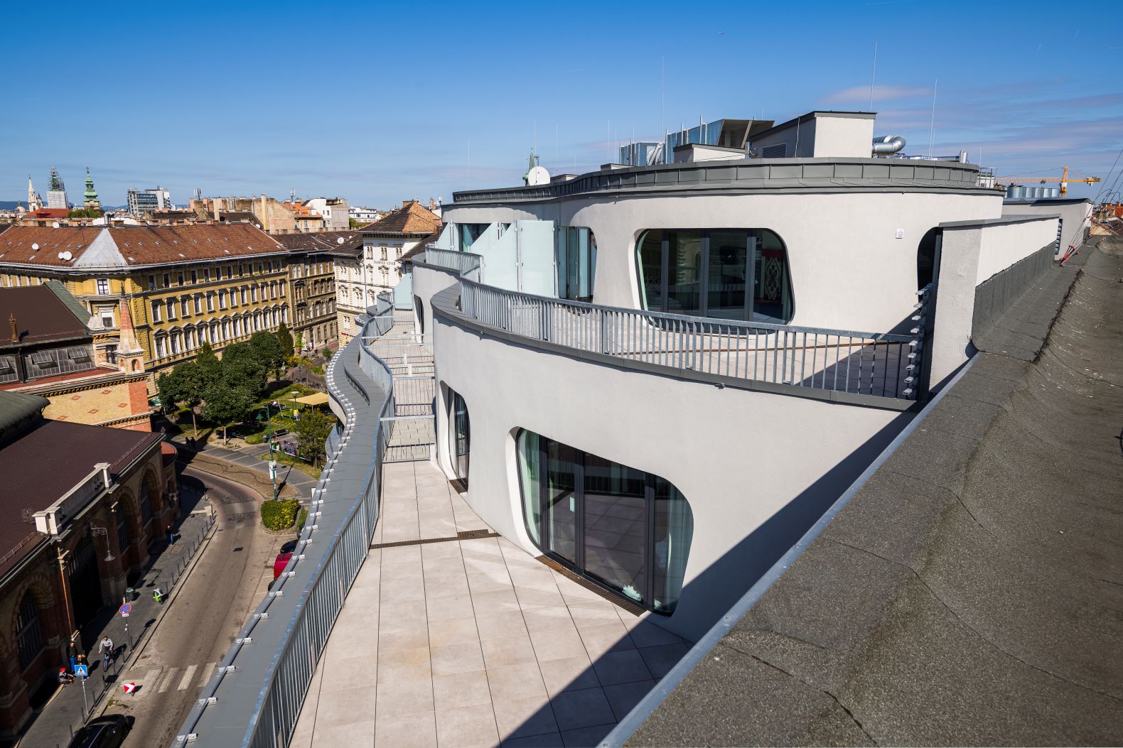 Meininger Hotel, Budapest - Magasépítés