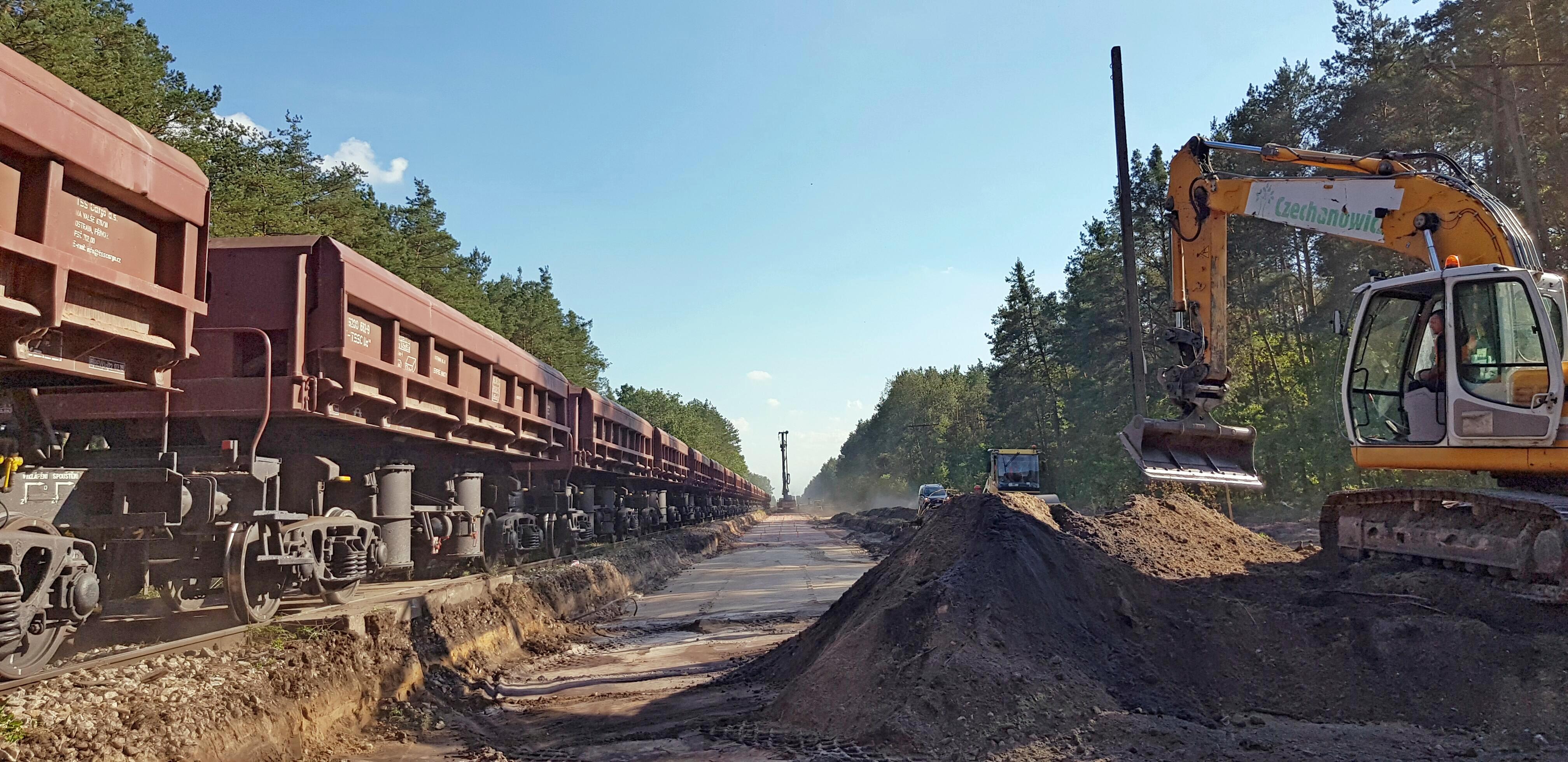 Linia 8 – odcinek Warka – Radom - Vasútépítés