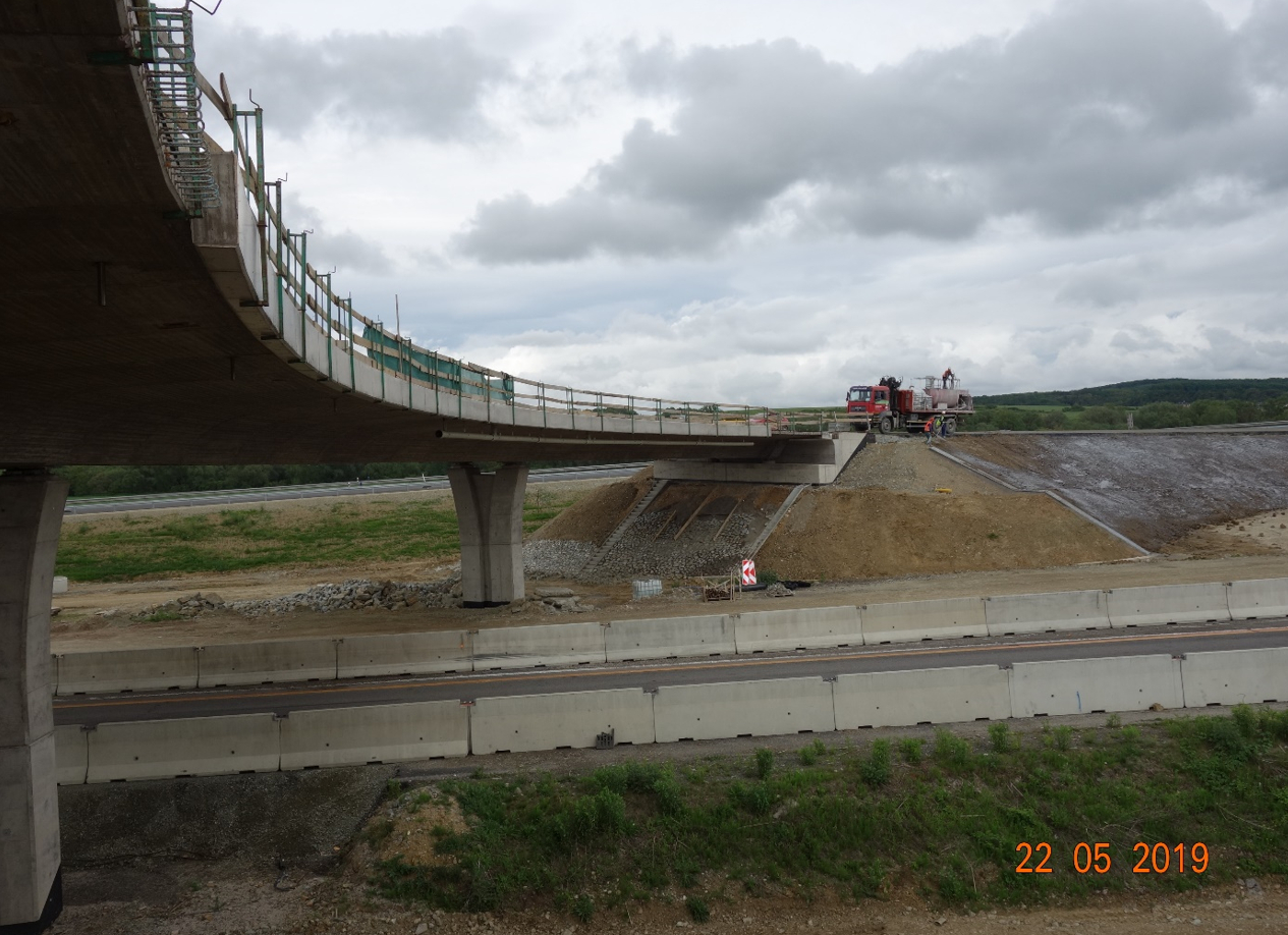 205-00 most v km 0,350 vetvy "C" križovatky Budimír nad diaľnicou D1 Budimír - Bidovce (93,6 m) - Út- és hídépítés