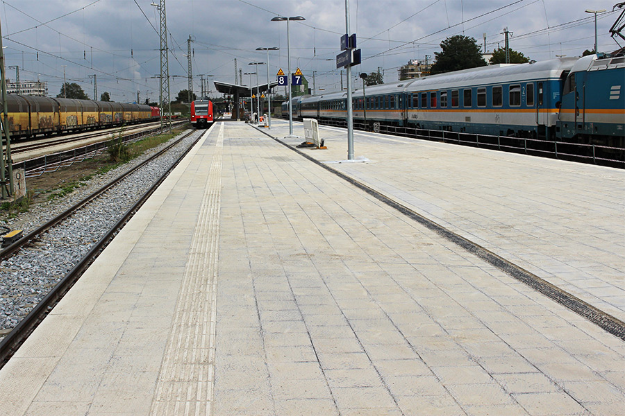 Bahnsteig Hauptbahnhof Landshut - Mélyépítés