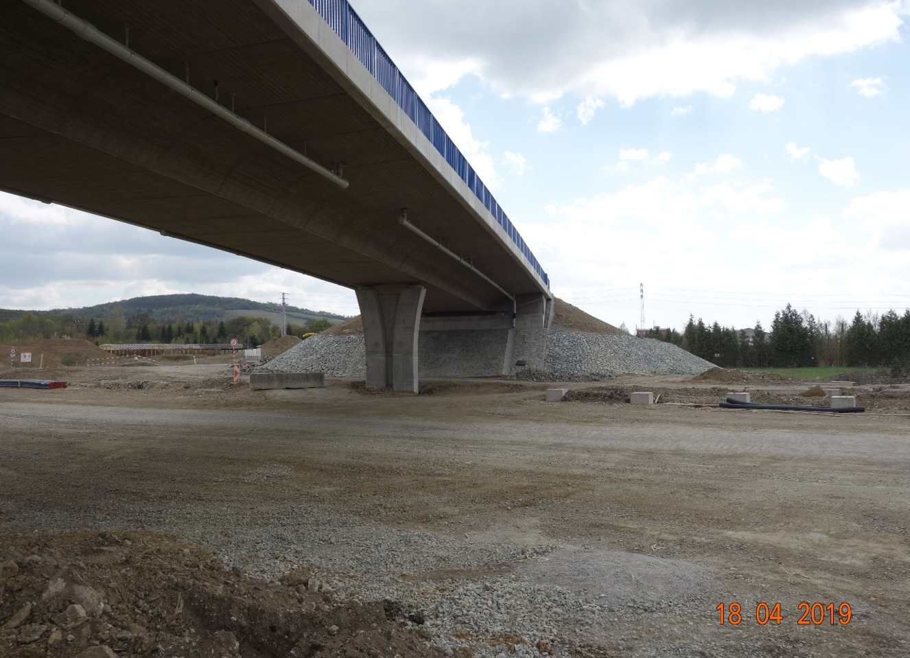 214-00 Most v km 7,240 na ceste III/050201 nad diaľnicou D1 Budimír - Bidovce (85,40 m) - Út- és hídépítés