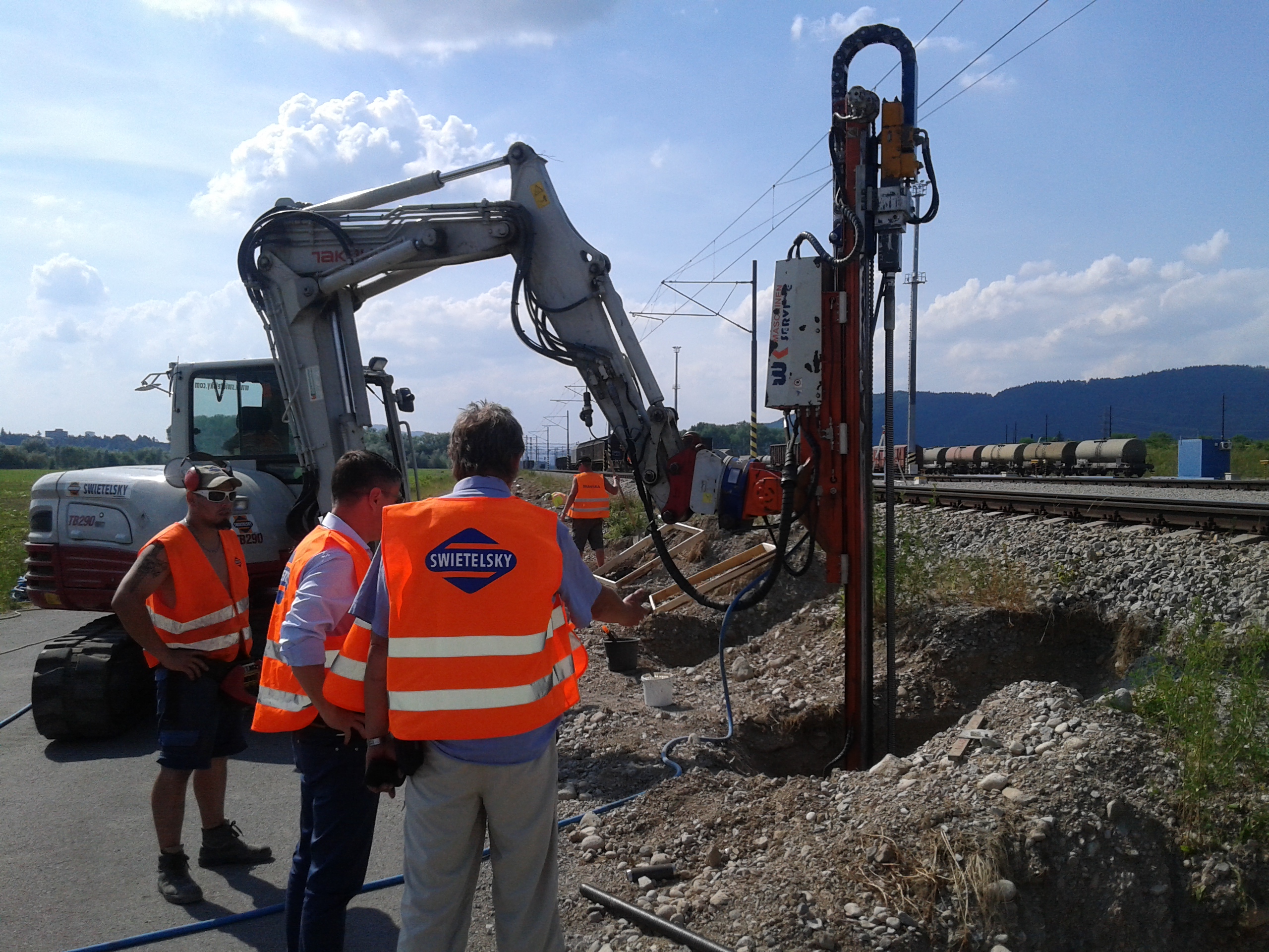 ŽSR, Žilina Teplička zriaďovacia stanica, 2. stavba, 2. etapa, protihlukové opatrenia a doplnenie železničnej infraštruktúry (2 400 m) - Vasútépítés