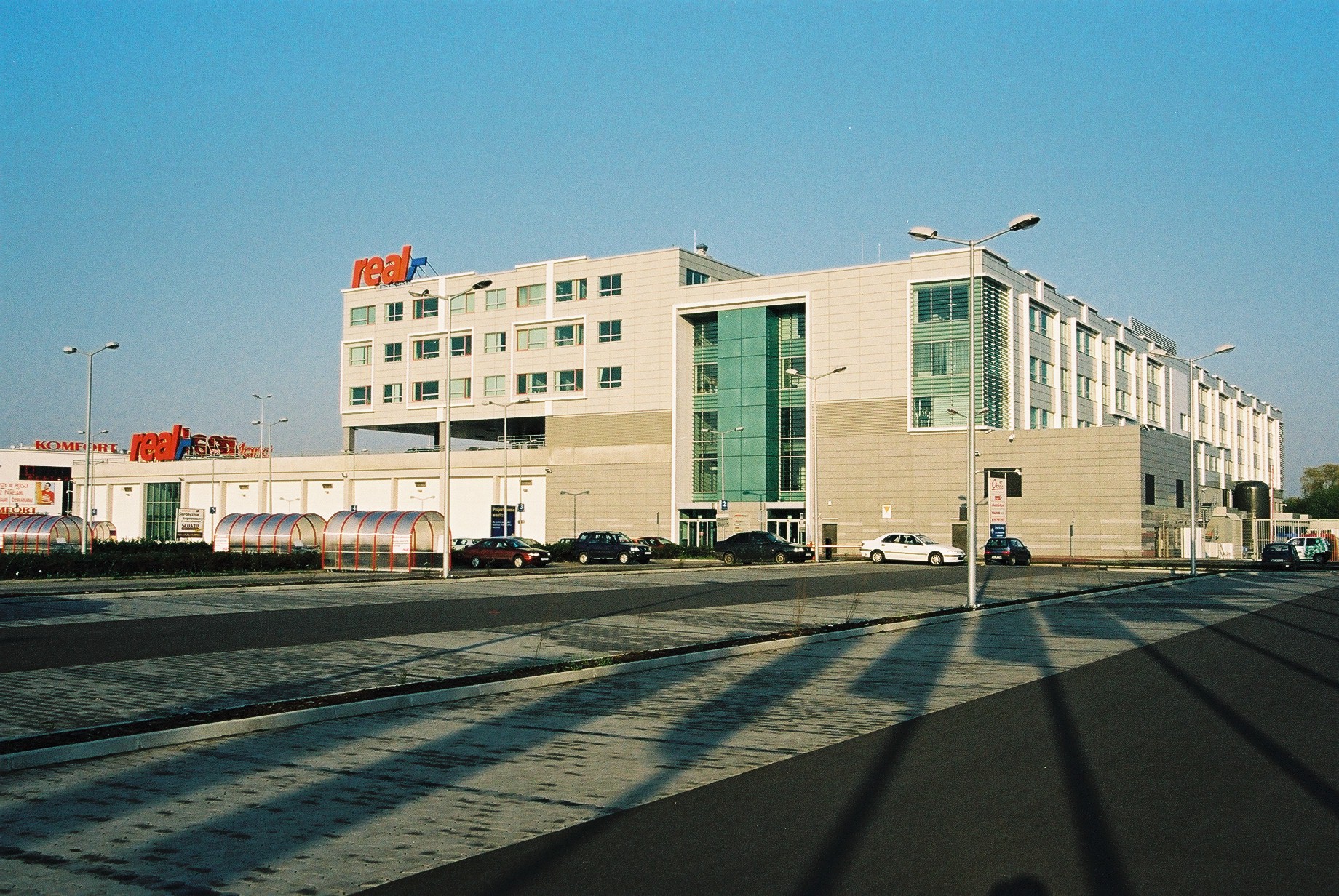 Hipermarket Real i Biurowiec Metro AG w Warszawie - Magasépítés