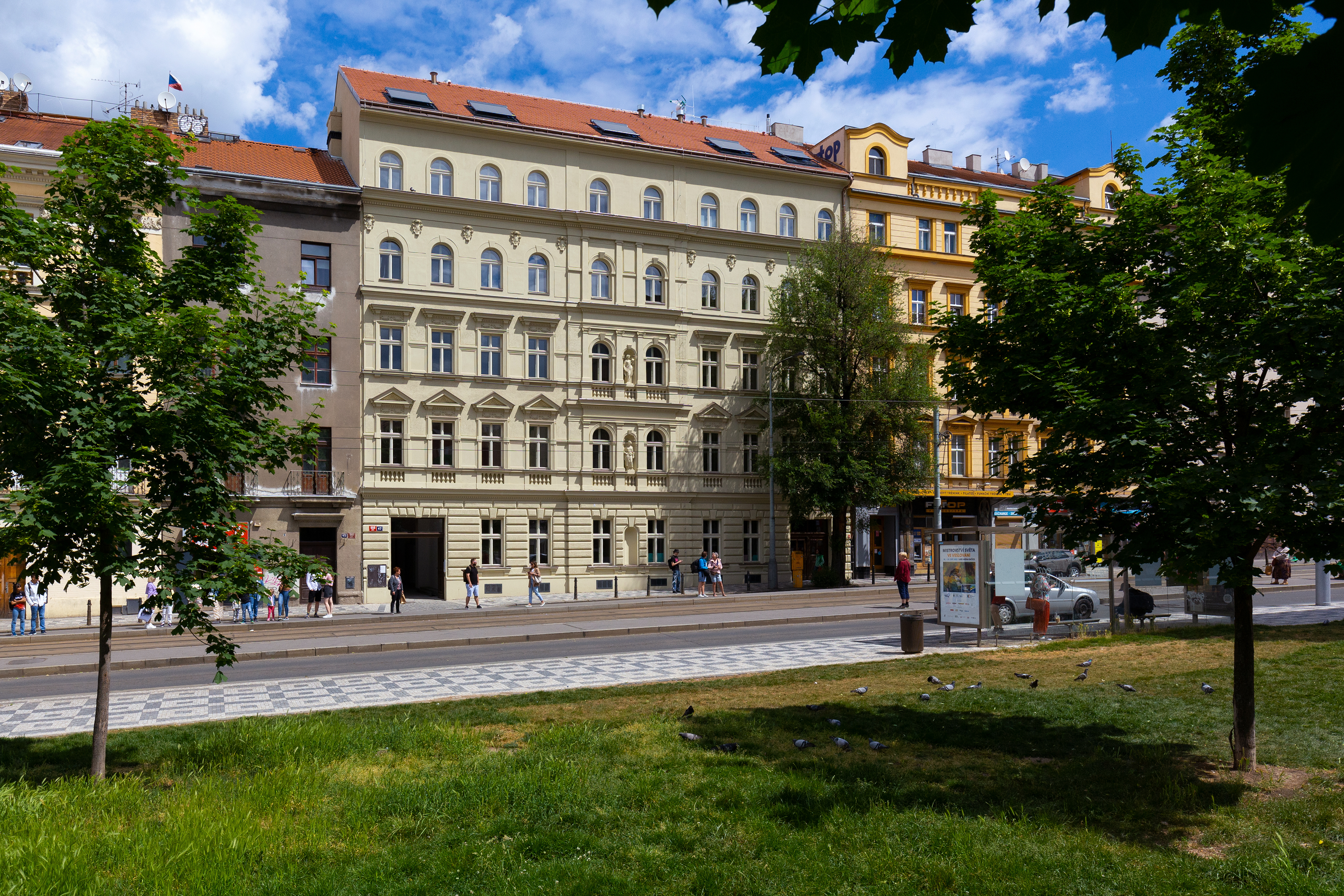Rekonstrukce bytového domu - Praha, Seifertova  - Magasépítés