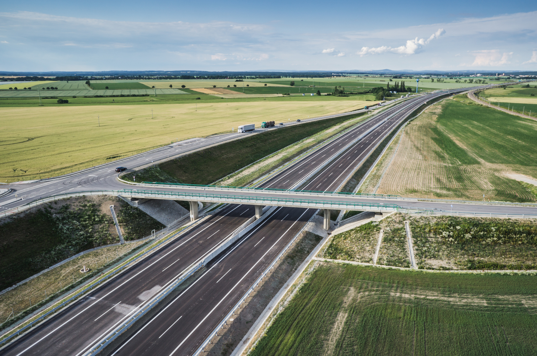 Dálnice D3 – výstavba úseku Bošilec–Ševětín - Út- és hídépítés